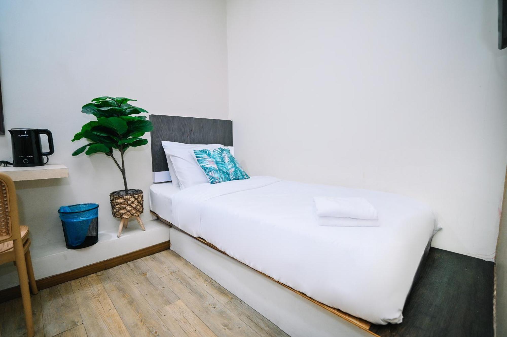 Swing & Pillows - My Home Hotel Wangsa Maju — Photos 1